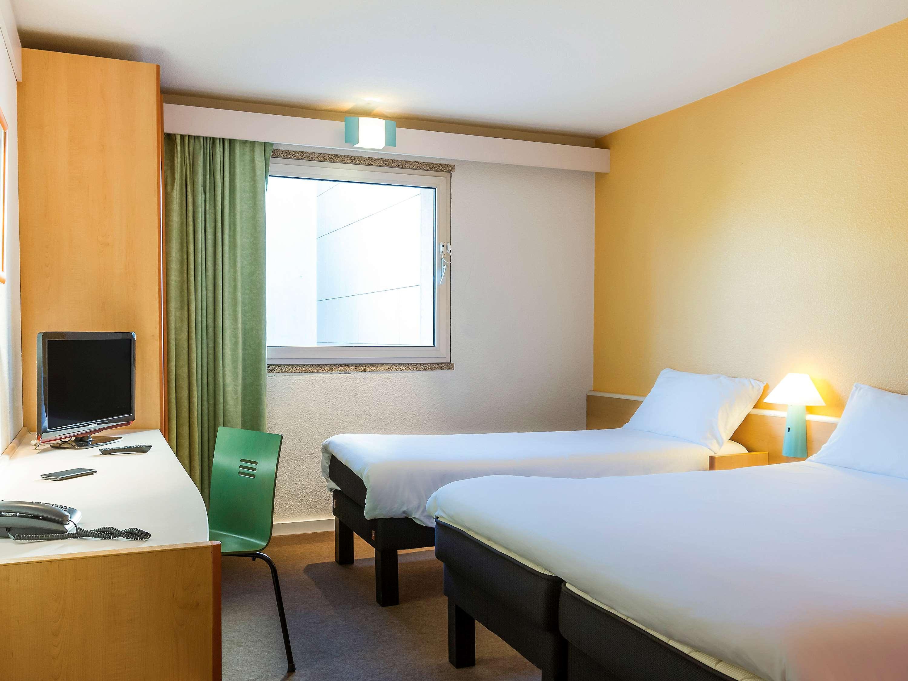 Standard Room One Double Bed One Single Bed Non-Smoking,1704888640:JPEG
