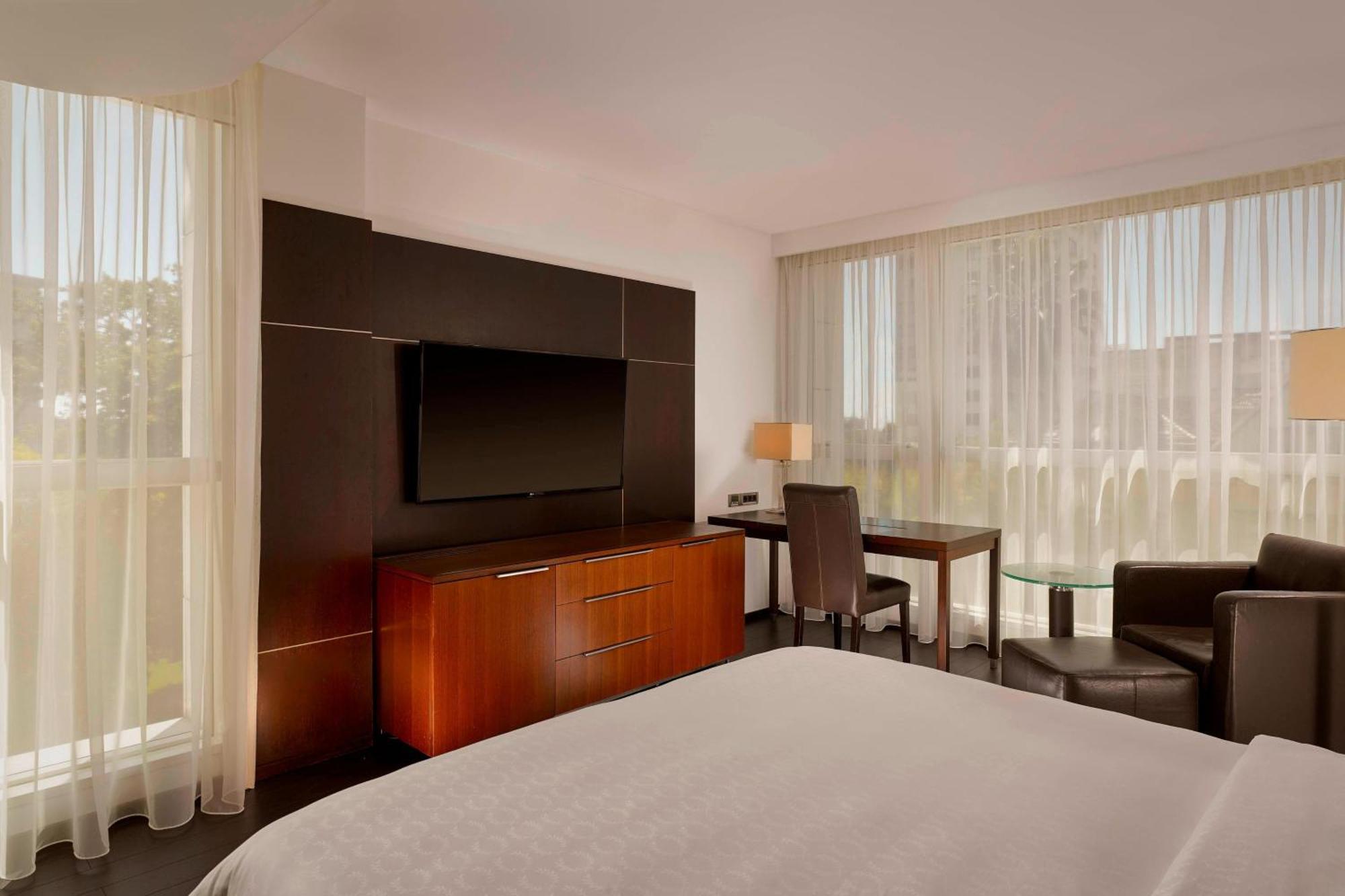 Deluxe Guest room 1 Queen,1516453036:JPEG