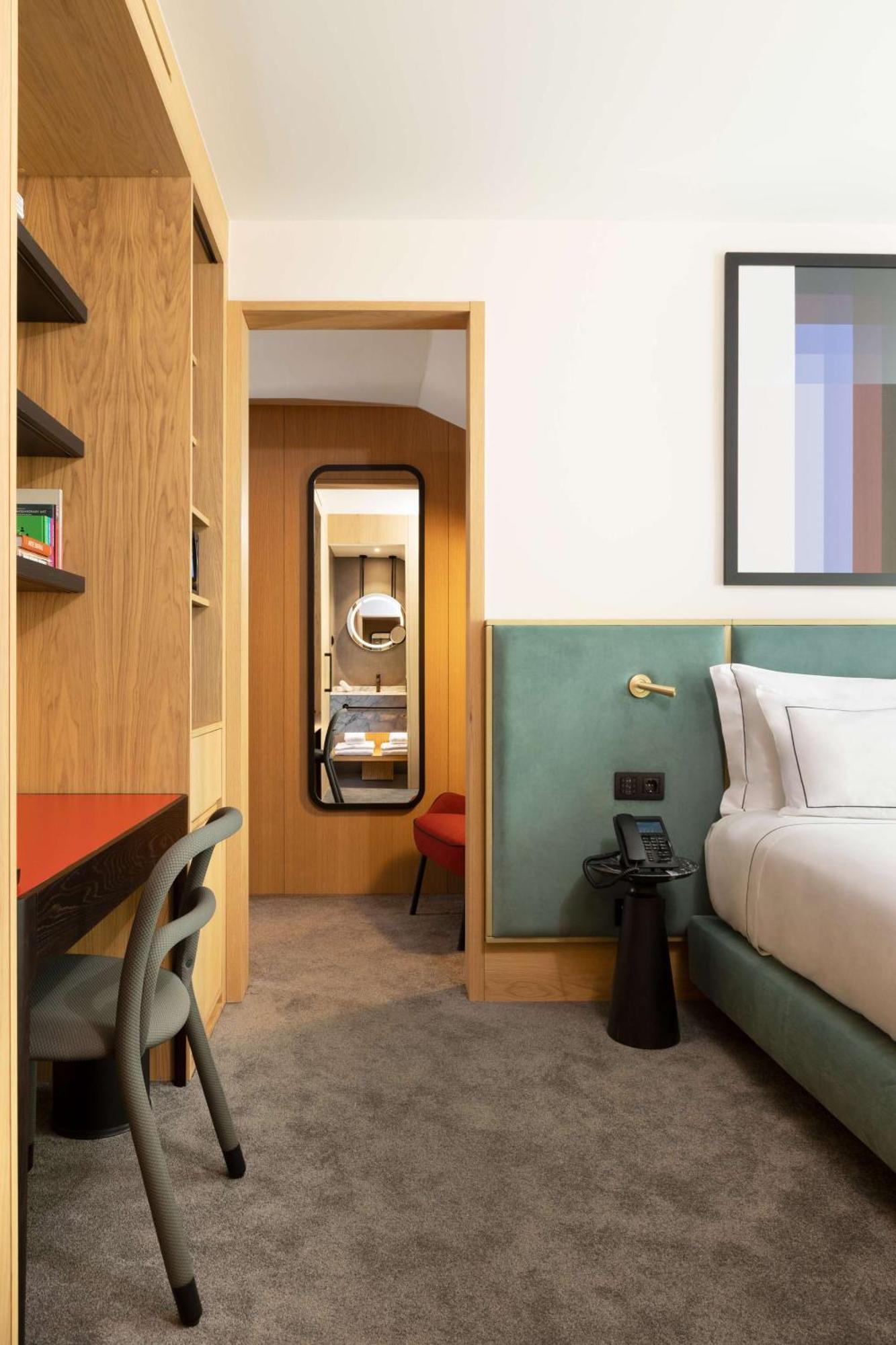 Habitación con cama grande