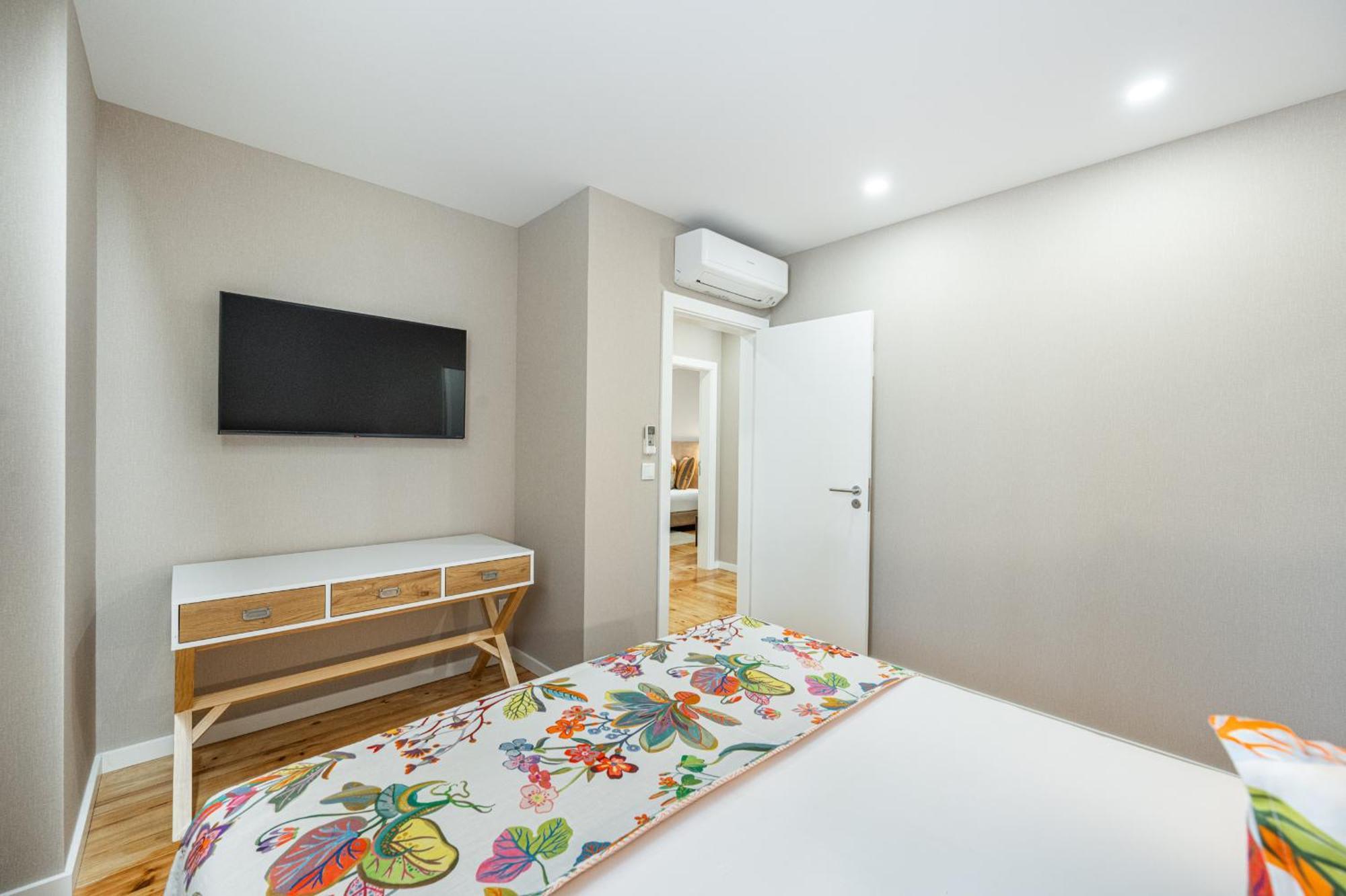 Apartamento com 3 Quartos e Varanda