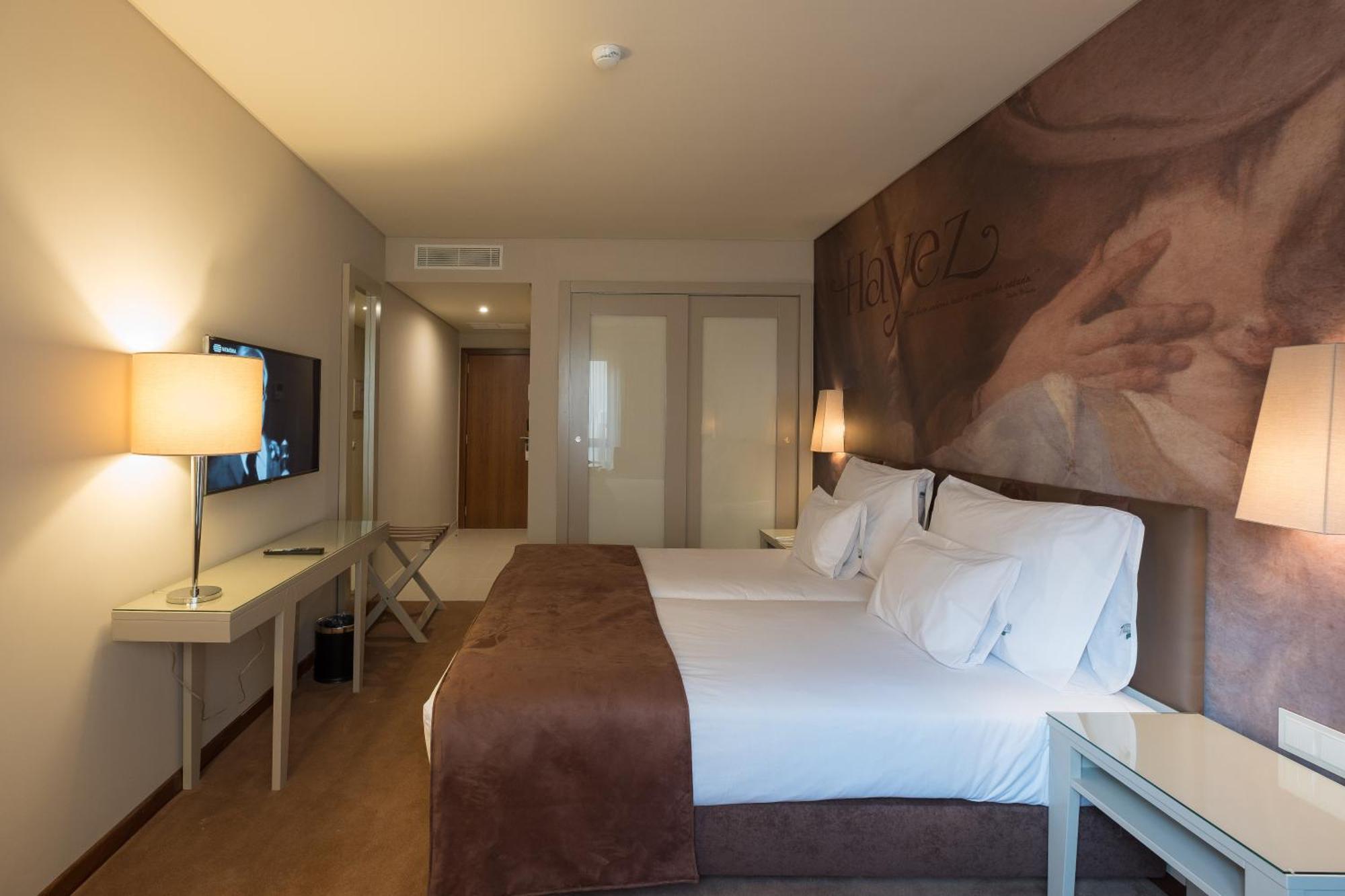 Tweepersoonskamer met 2 Aparte Bedden en een Extra Bed (2 Volwassenen + 1 Kind)